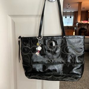 Coach • Black Leather Shoulder Bag